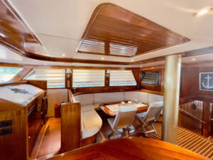 09 Diva Deniz Saloon 1